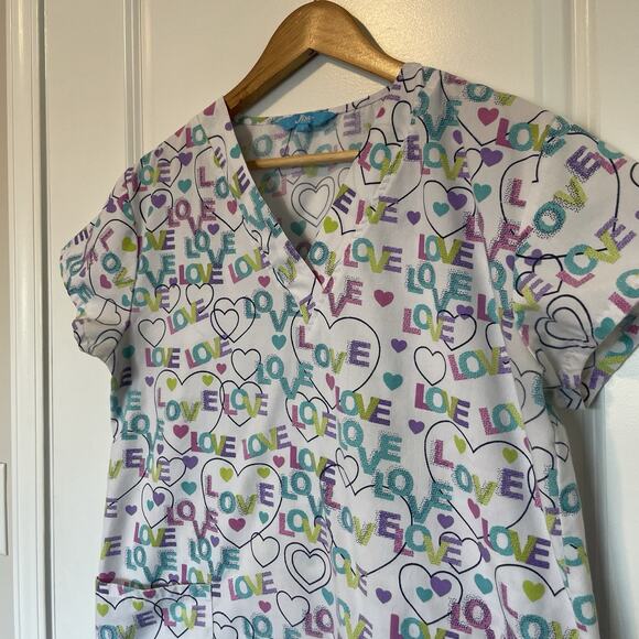 JDM Uniforms Women's Size S Scrub Top Love Heart Print Valentines White Pink - Picture 3 of 6